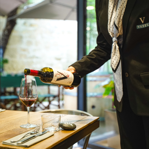 vatel-bordeaux-article-comment-bien-vendre-un-vin-en-restaurant-service